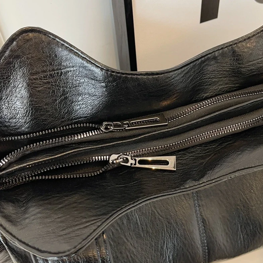 Dakota | Shoulder Bag with Extra Zippers