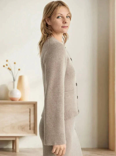 Amber | Warm autumn cardigan with English elegance for women